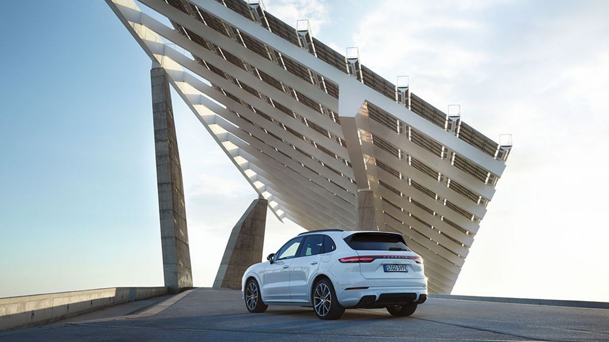 Le Porsche Cayenne hybride rechargeable gagne en autonomie