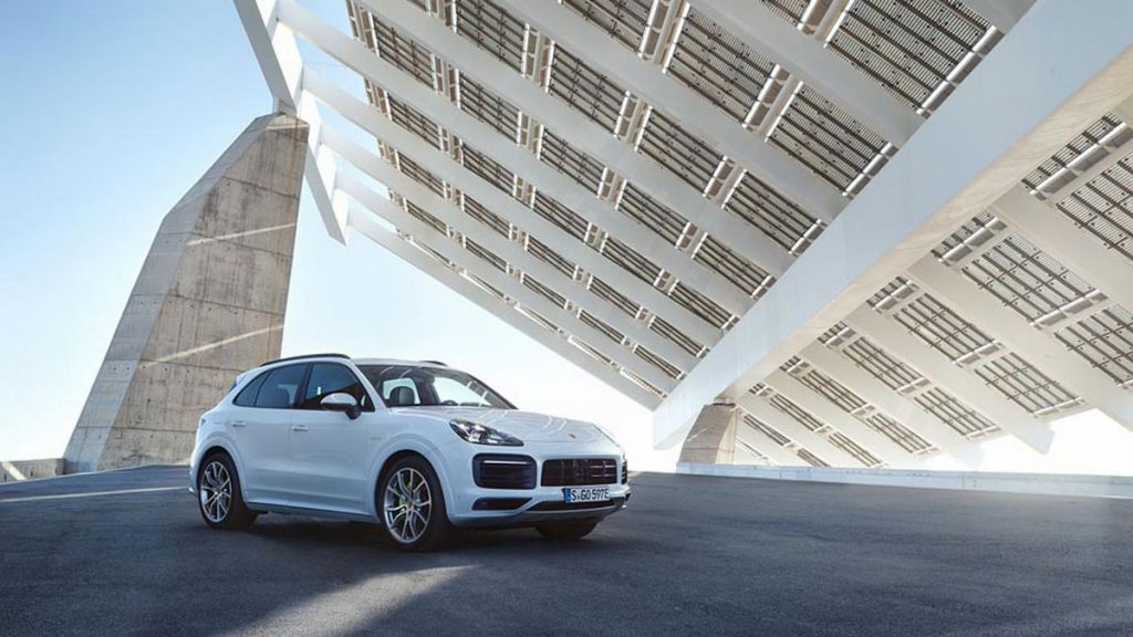 Le Porsche Cayenne hybride rechargeable gagne en autonomie