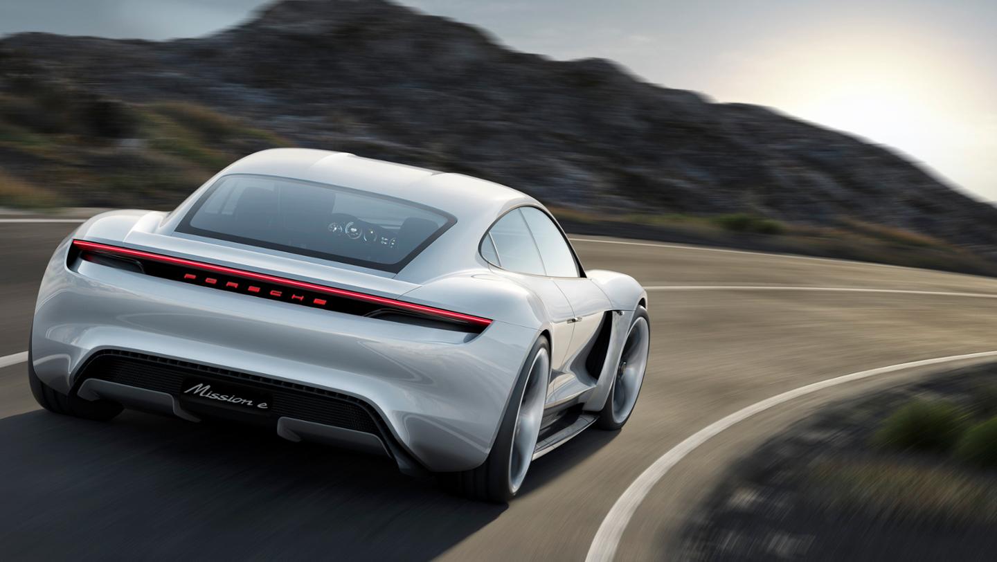 Porsche ouvre le plus grand parc de recharge rapide pour véhicule électrique  en Europe