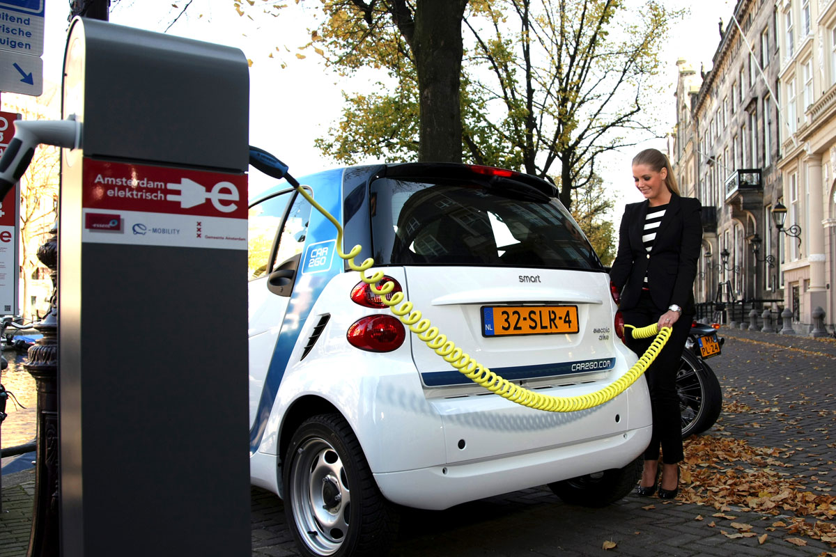 Pays-Bas: les chargeurs rapides défient les champions des bornes pour voitures  électriques - Sciences et Avenir