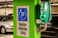 Europe : pression des constructeurs pour freiner la « marche forcée » vers la voiture électrique
