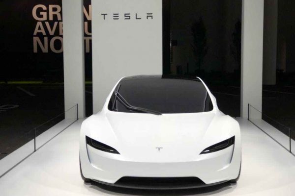 Le nouveau Tesla Roadster exhibé au salon Grand Basel