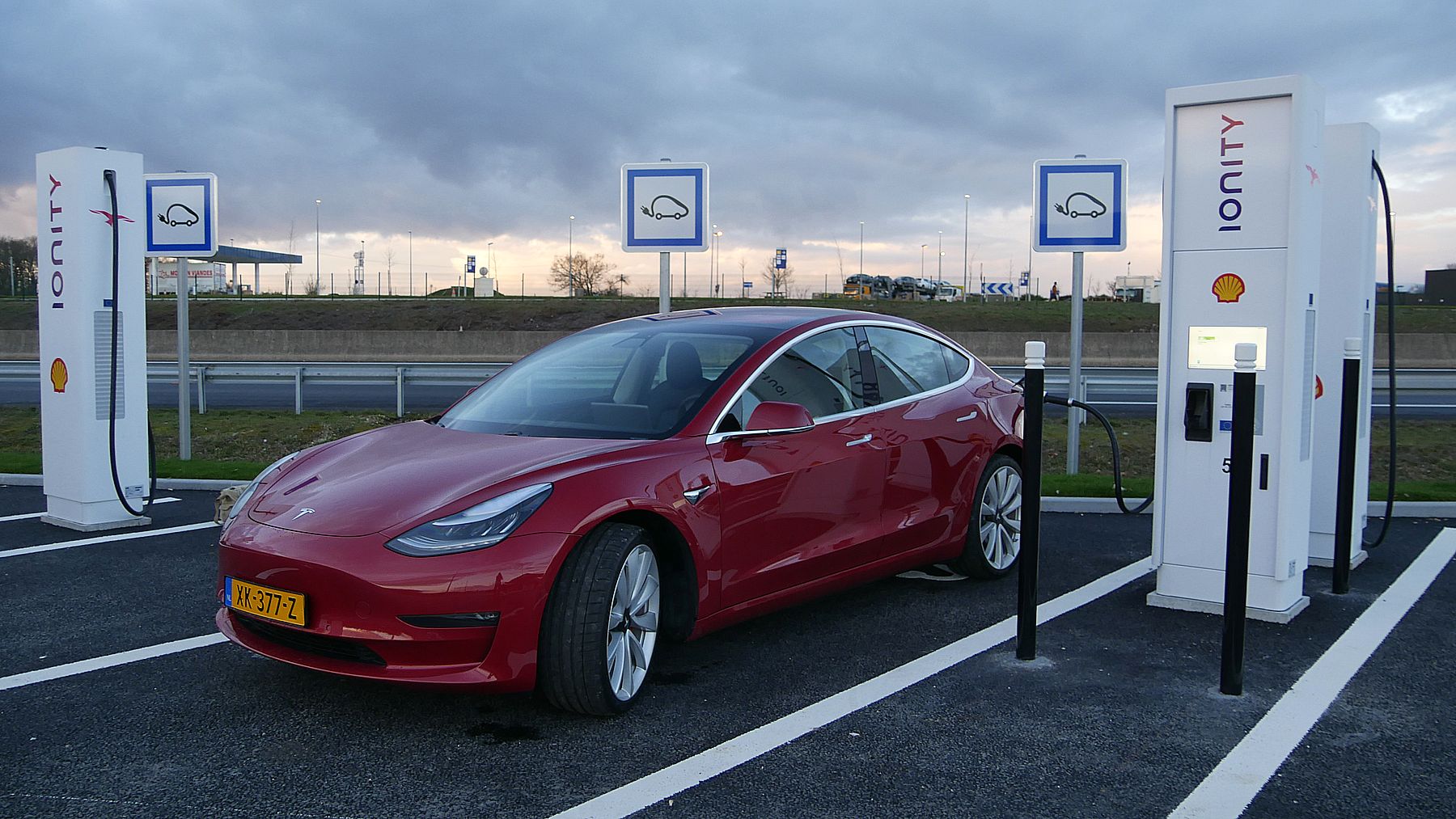 Essai de la Tesla Model 3 Performance : enfin une Tesla raisonnable ?