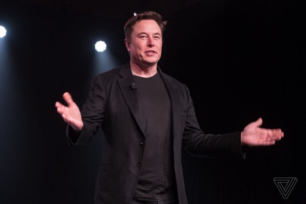 Tesla : Elon Musk veut débuter la production des robotaxis dès 2024