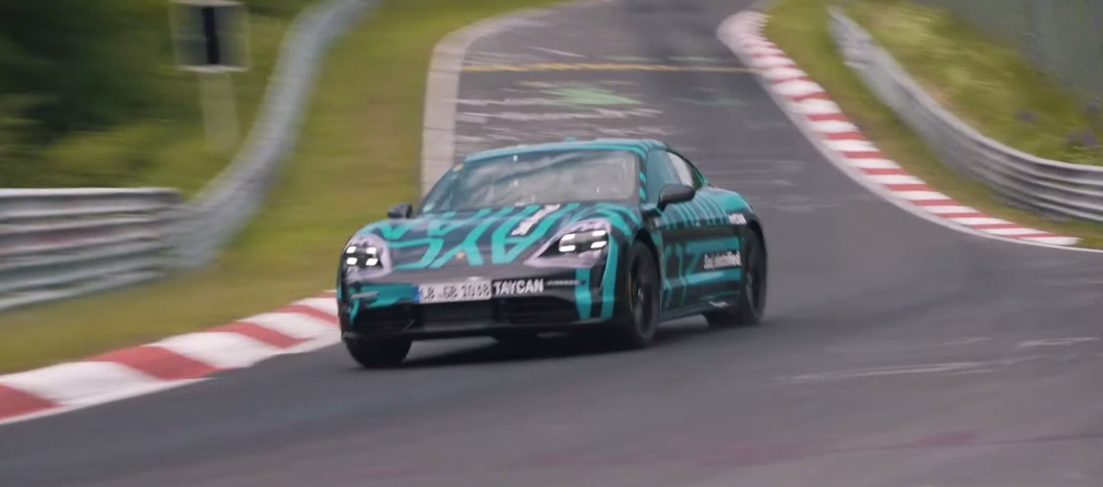 Vidéo : une Mégane III RS déjà sous les 8 minutes sur le Nürburgring !