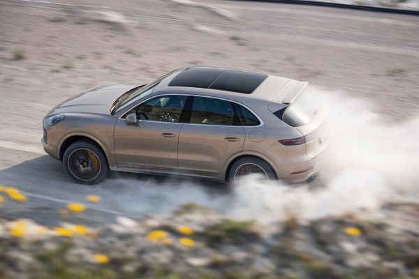 Porsche a développé un SUV électrique à 4 moteurs