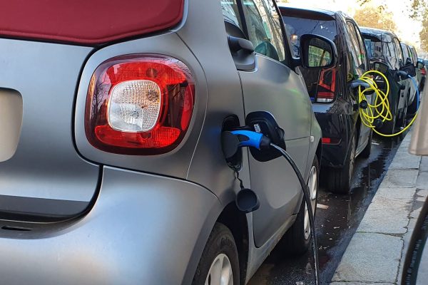 Ventes de voitures électriques : l’Europe surpasse la Chine au premier trimestre