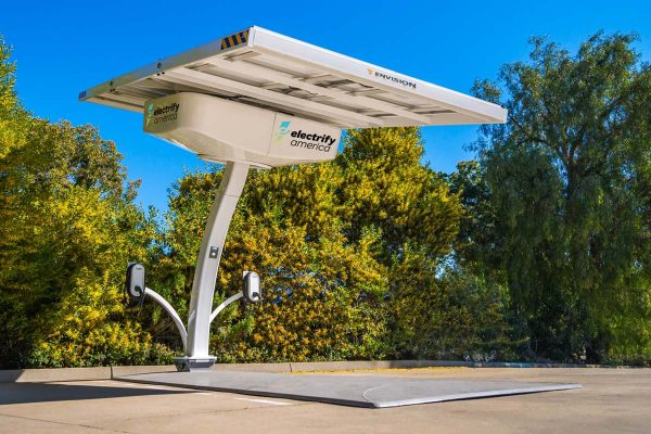 Des bornes de recharge solaires pour les zones rurales