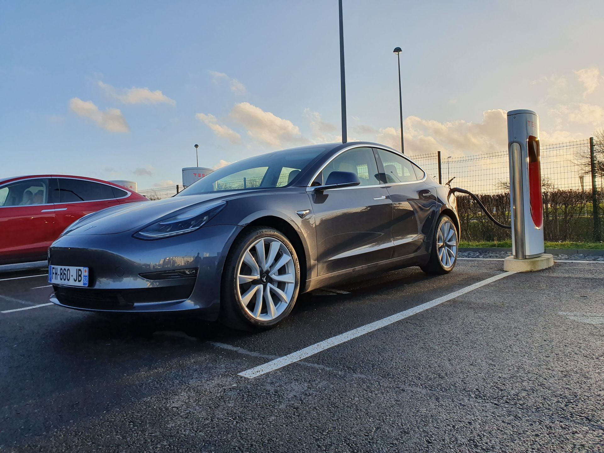 La Tesla Model 3 2024 change de style et améliore son autonomie