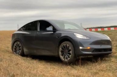 Tesla Model Y : accélérations canons, conduite tout-terrain et même du drift !
