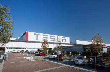 Tesla : Elon Musk rouvre son usine quitte à finir en prison