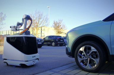 Aiways présente un robot de charge mobile pour véhicules électriques