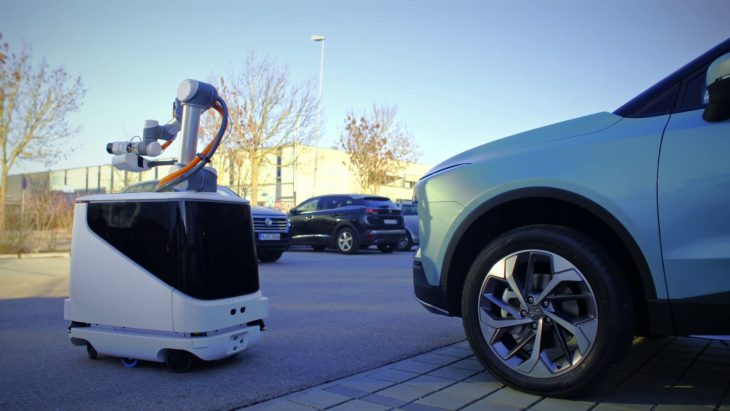 Robot charge voiture électrique Aiways
