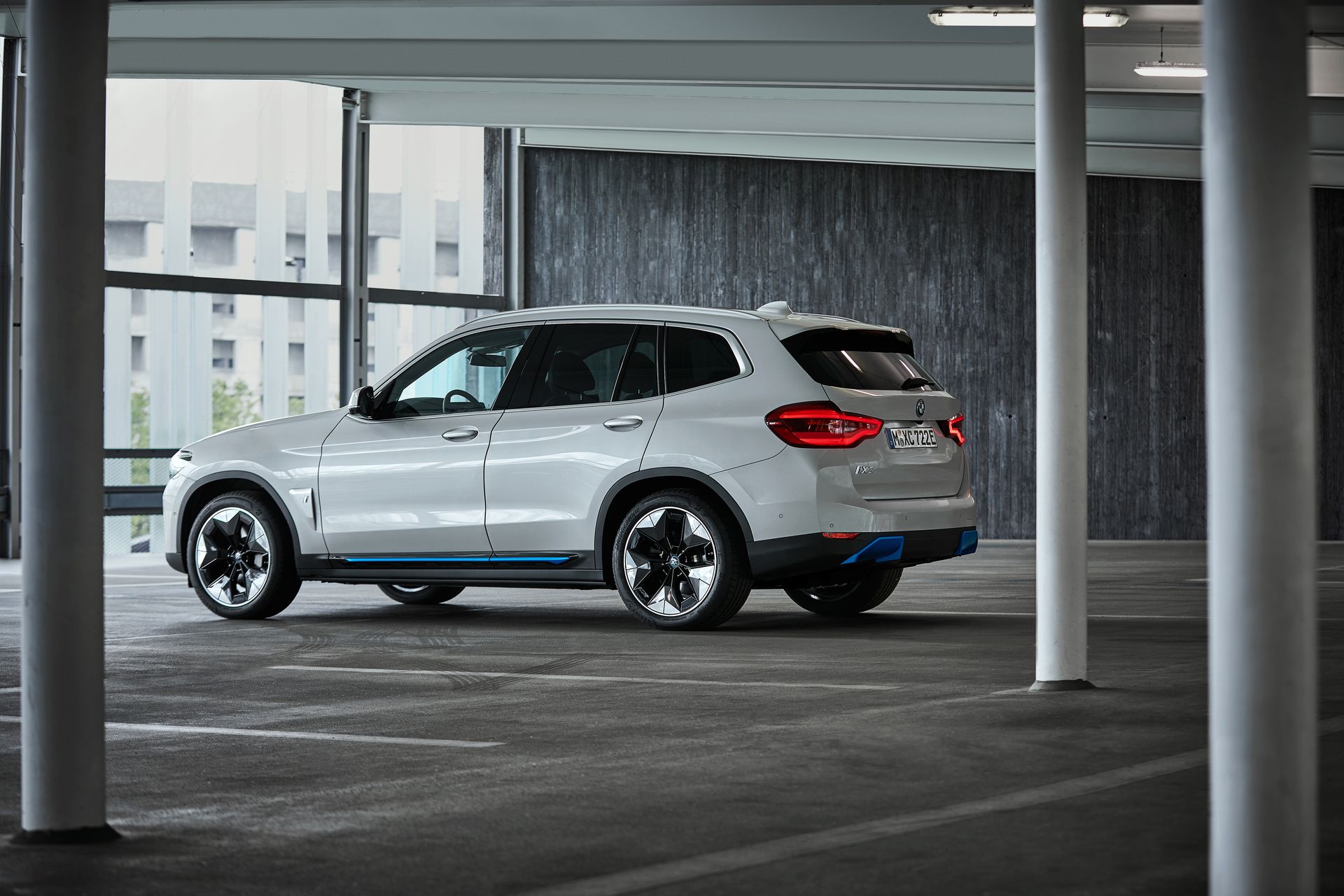 BMW iX3 : commercialisation, autonomie, performances, prix