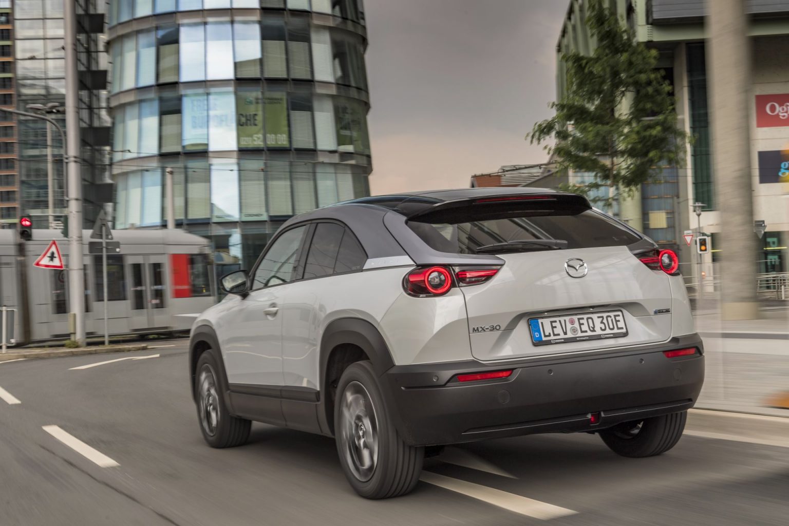 Mazda MX30 le SUV électrique au rappel — free download