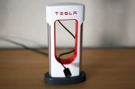 Tesla lance un inutile Supercharger de bureau au prix de 38 euros