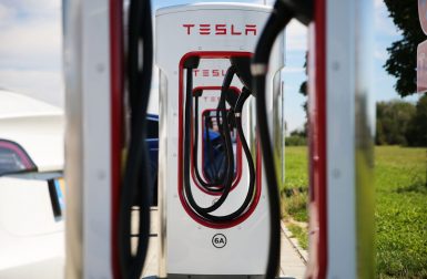 Tesla inaugure la plus grosse station au monde avec 56 Superchargers V3
