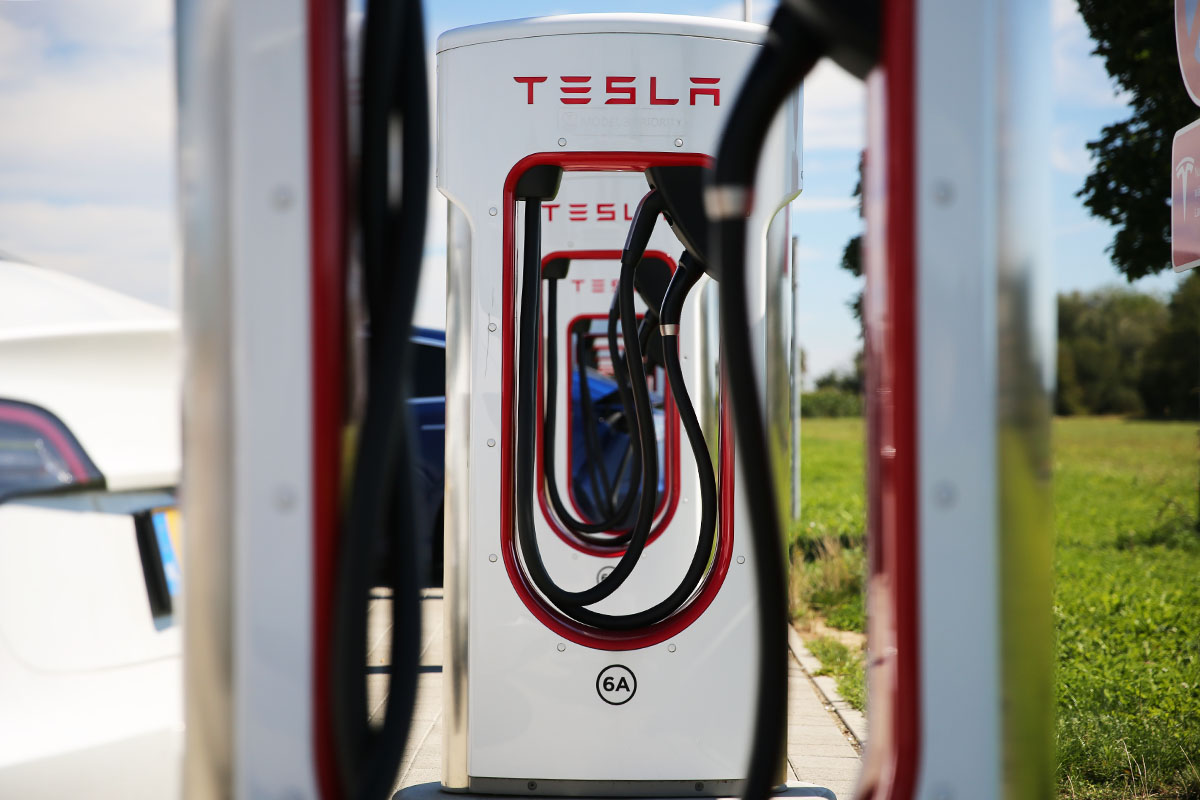 Tesla déploie ses premiers SuperChargers V3 en Europe : 120 km d