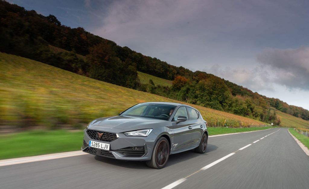 Essai Cupra Leon hybride rechargeable entre efficience et sportivité