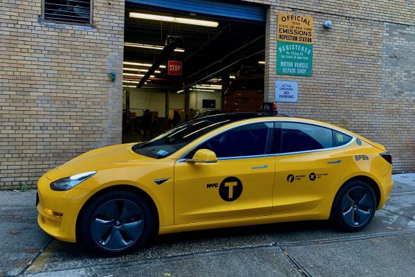 La Tesla Model 3 adopte l’iconique robe des taxis de New York