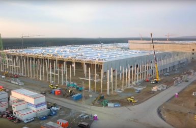 Tesla : Musk a visité la Gigafactory de Berlin, dont l’ouverture est retardée