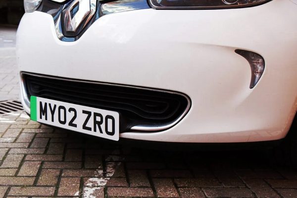 Au Royaume-Uni, des « plaques vertes » pour les véhicules zéro-émission