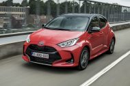 Une Mazda 2 hybride issue de la Toyota Yaris