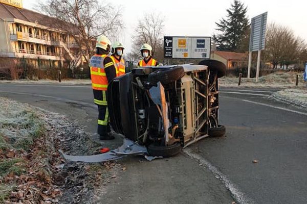 L’impressionnant accident de cette Citroën AMI