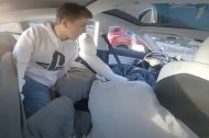 Autopilot Tesla Model 3 : cette incroyable vidéo d’un jeune qui s’endort au volant