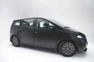 Sono présente sa nouvelle voiture électrique solaire