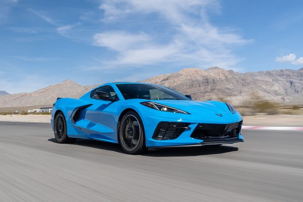 Corvette C8 : des versions hybrides rechargeables et électriques en approche