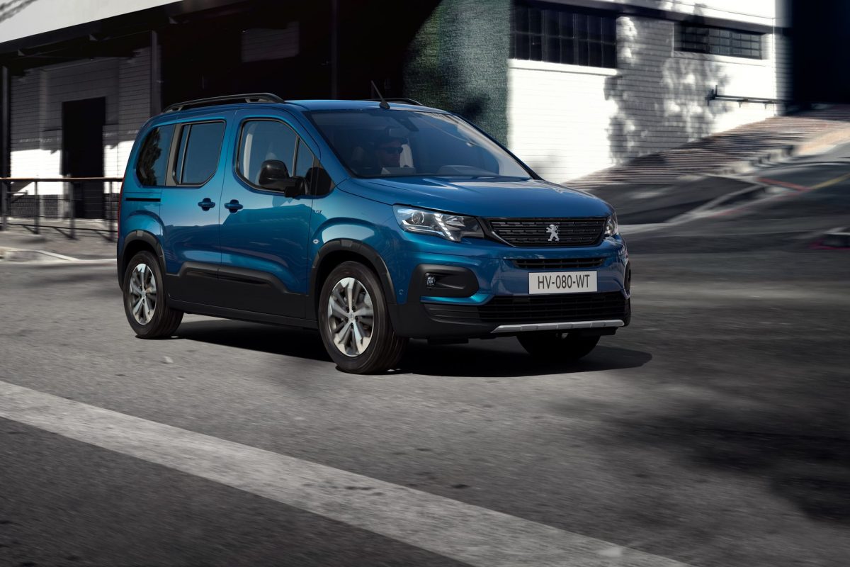 Peugeot e-Rifter électrique 2021 vue avant couleur bleu