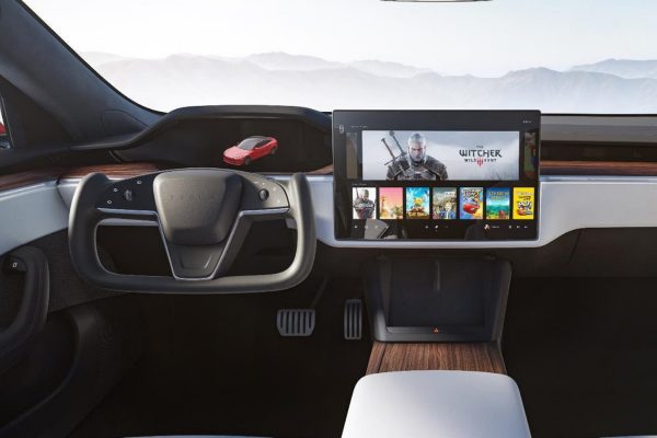 Le nouveau volant de Tesla intrigue la NHTSA