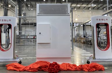Tesla lance la production des Supercharger V3 à Shanghai
