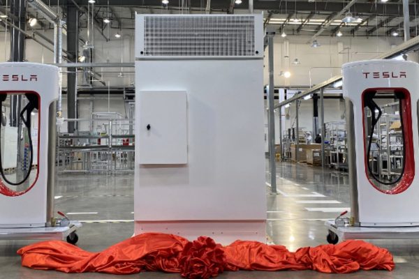 Tesla lance la production des Supercharger V3 à Shanghai