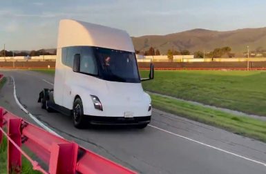 Vidéo Tesla Semi : le camion électrique se défoule sur circuit