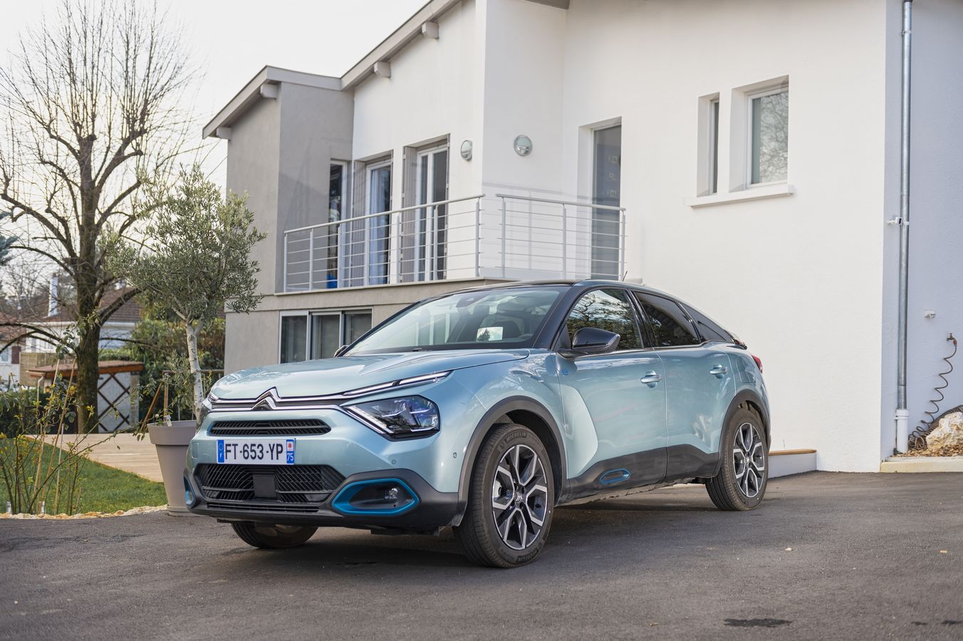Nouvelle Citroën ëC4 une compacte électrique haute technologie — free download