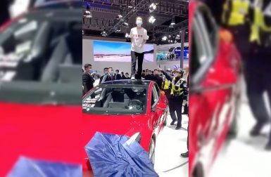 Mécontente de sa Tesla, elle proteste sur le toit d’une Model 3 à Shanghai