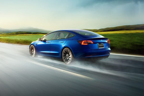 Tesla Model S au rappel : le capot pourrait s’ouvrir en roulant