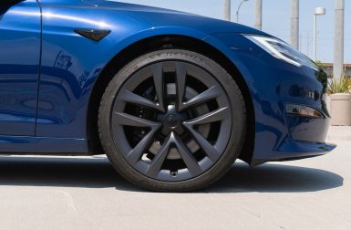 La Tesla Model S Plaid devient la voiture la plus rapide lors d'un test  d'accélération en conditions réelles, sans aucun déploiement -   News