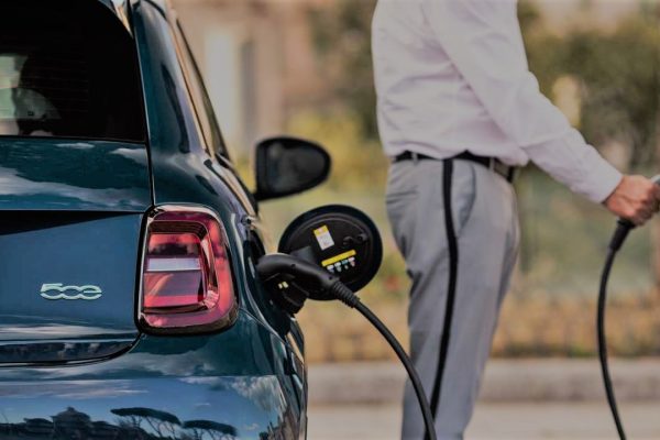 Immatriculations des voitures électrifiées en avril : une dynamique soutenue quand le marché s’écroule