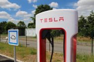 Tesla face à l’immense défi d’ouvrir ses superchargeurs à tous