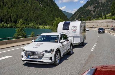 Cet Audi e-Tron affiche 400 km d’autonomie avec une caravane… électrique