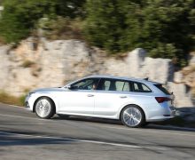 Skoda reporte le lancement d’un break électrique Octavia