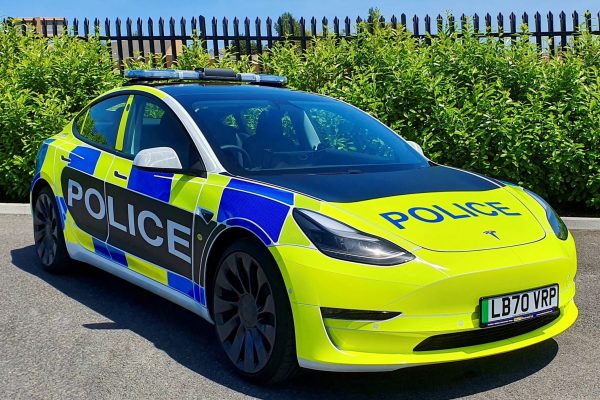 La Tesla Model 3 validée par la police britannique