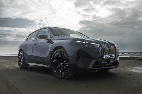 BMW iX M60 : le SUV électrique de la démesure