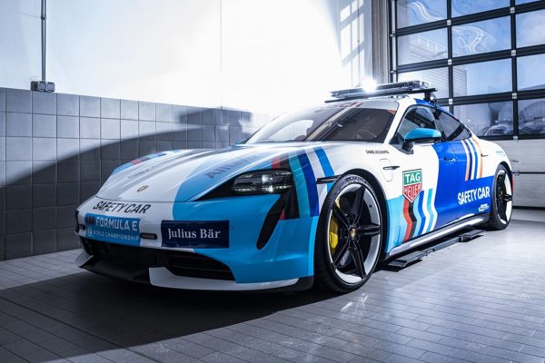 La Porsche Taycan encadrera les manches de Formula E en 2022