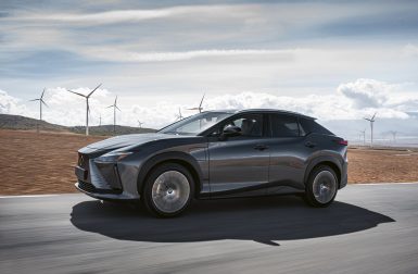 Lexus présente le RZ 450e, son premier SUV 100 % électrique