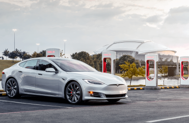 Ces usagers de Tesla chassent les Superchargers comme des Pokemon