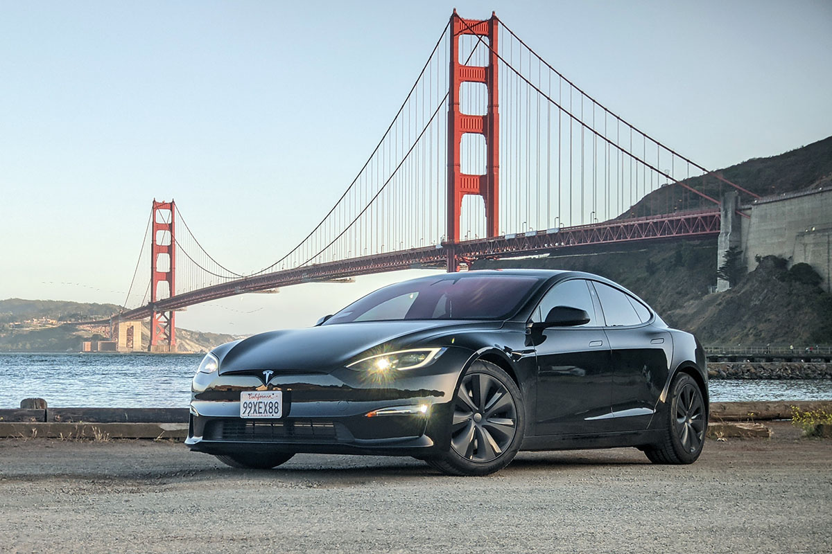 Barres de toit Tesla Model Y 4 portes berline à partir de 2020 -  Emportertout - Votre voyage commence ici